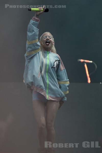 DIE ANTWOORD - 2017-07-01 - ARRAS - La Citadelle - Main Stage - Anri du Toit [Yolandi Visser]